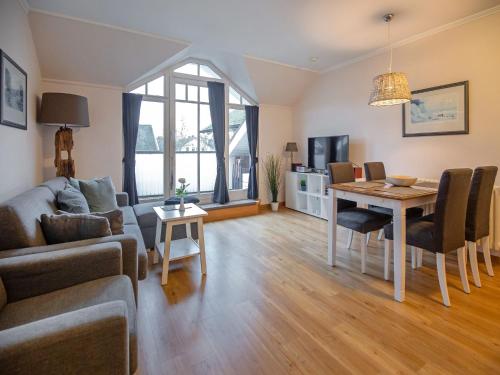 Dünenpark Binz Komfortplus Ferienwohnung mit 1 Schlafzimmer und Balkon im Dachgeschoss 137 — 4-Star Luxury Hotel in Ostseebad Binz, Germany