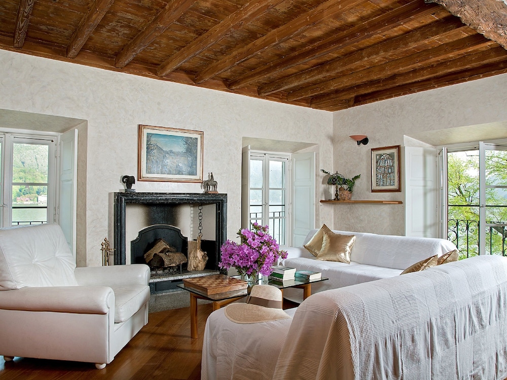 Elena Apartment — 4-Star Luxury Hotel in Bellagio, Italy