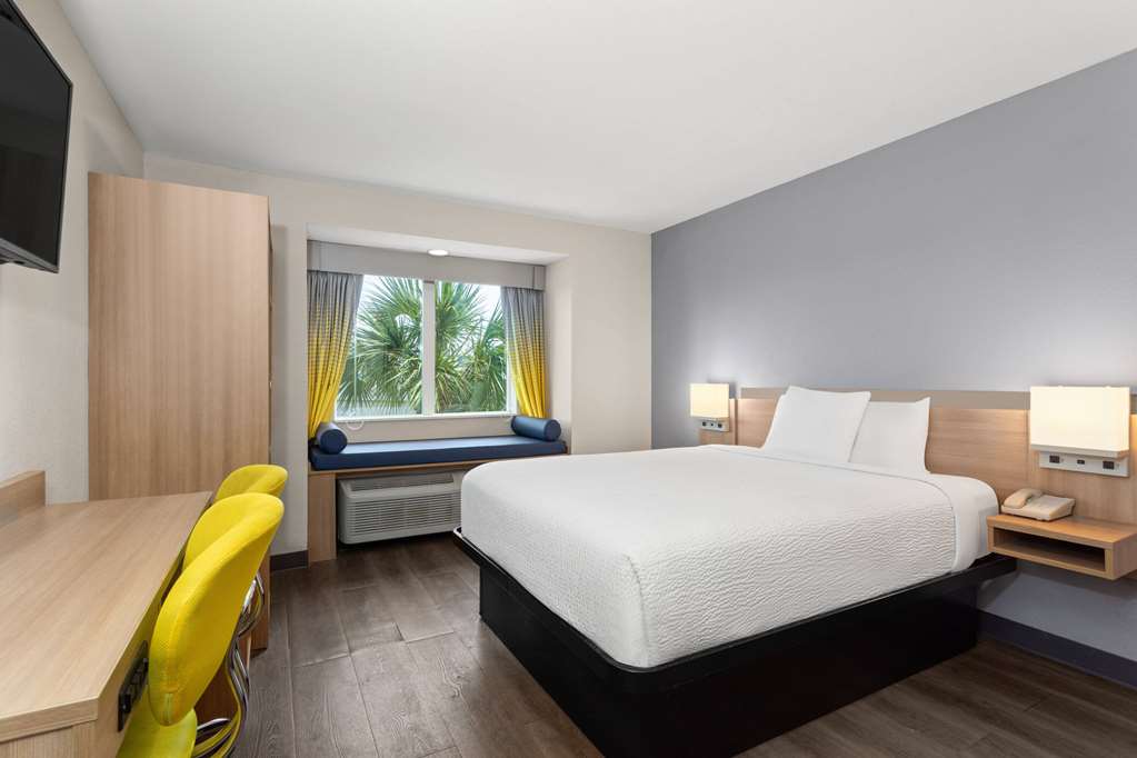 Microtel Inn & Suites by Wyndham Panama City - photo 17