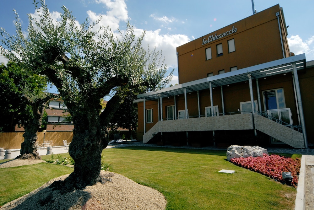 La Chiesaccia Hotel Ristorante — Bazzano