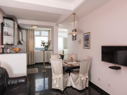 Apartment Merivo Apartment with Sea View