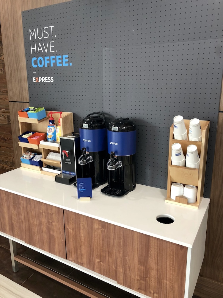 Holiday Inn Express and Suites Houston Westchase Westheimer by IHG - photo 70
