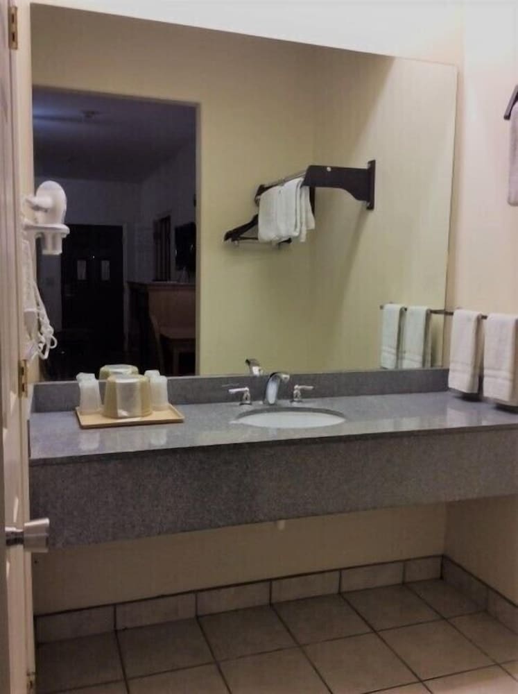 Texas Inn Weslaco - photo 46