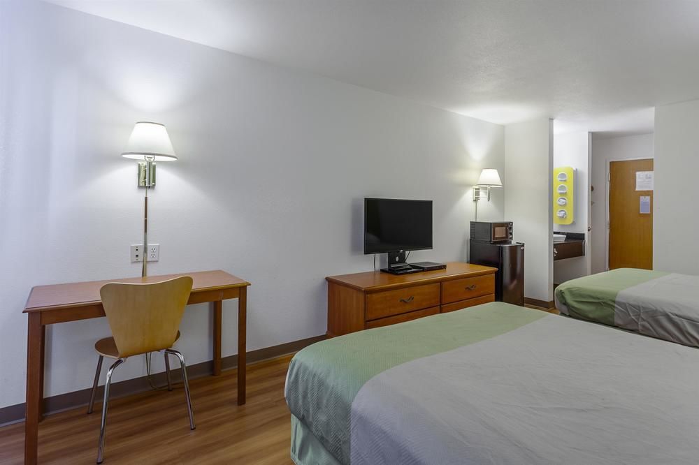 Motel 6 - photo 32
