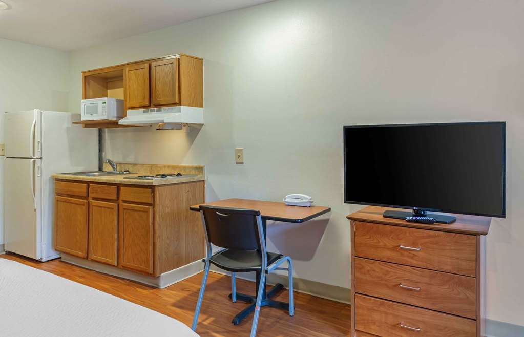 WoodSpring Suites Fayetteville West - photo 25