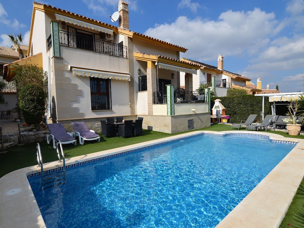 Luxury Villa Near Costa Blanca — 4-Star Luxury Hotel in Algorfa, Spain