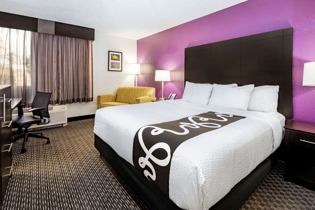 La Quinta Inn & Suites by Wyndham Fort Lauderdale Tamarac - photo 32