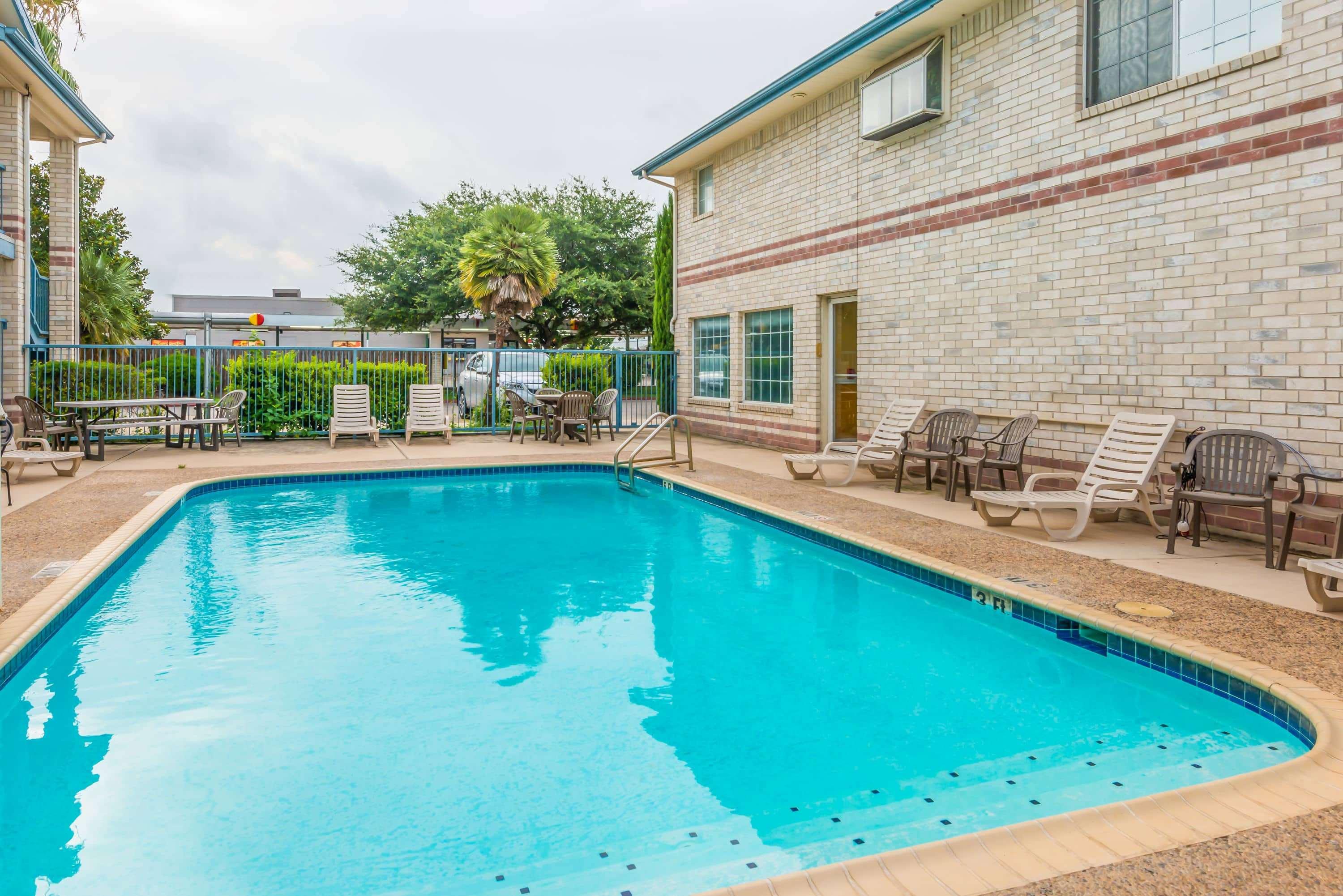 Days Inn by Wyndham San Antonio Southeast Frost Bank Center - photo 20