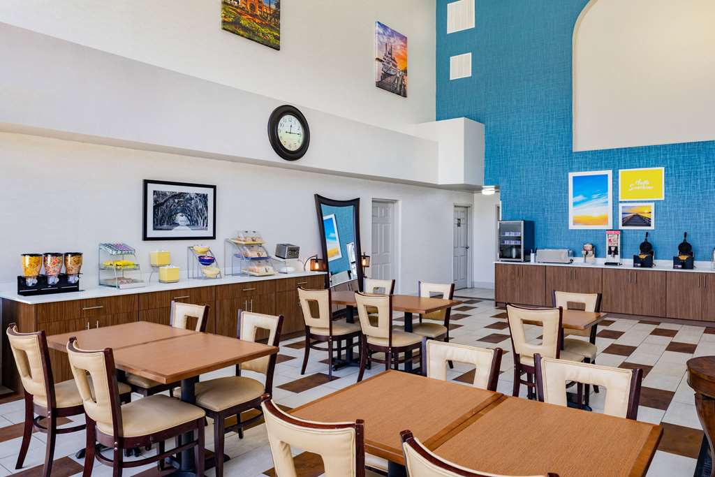 Days Inn & Suites by Wyndham Savannah Midtown - photo 11