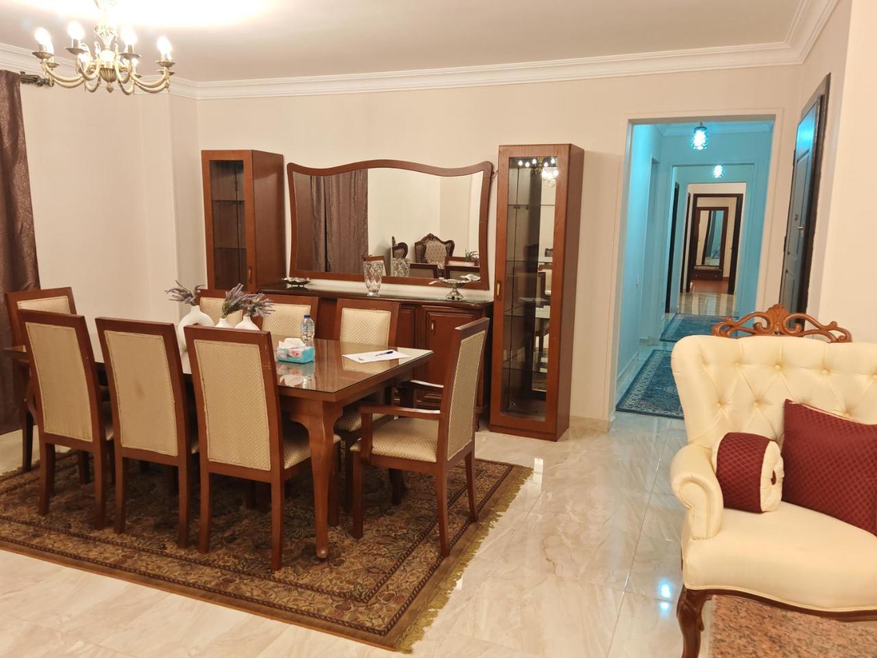 Luxurious 3 room hotel apartment just steps away from North 90th Street offering a perfect blend of comfort and convenience Ideal for families — 4-Star Luxury Hotel in Cairo, Egypt