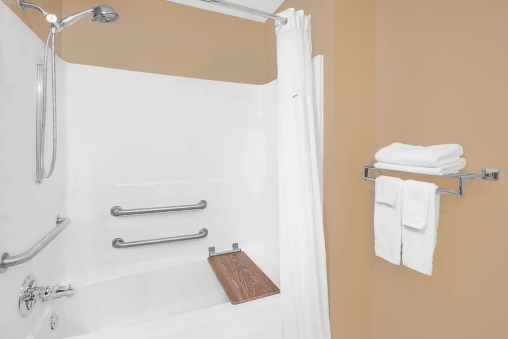 Super 8 by Wyndham Seville - photo 11