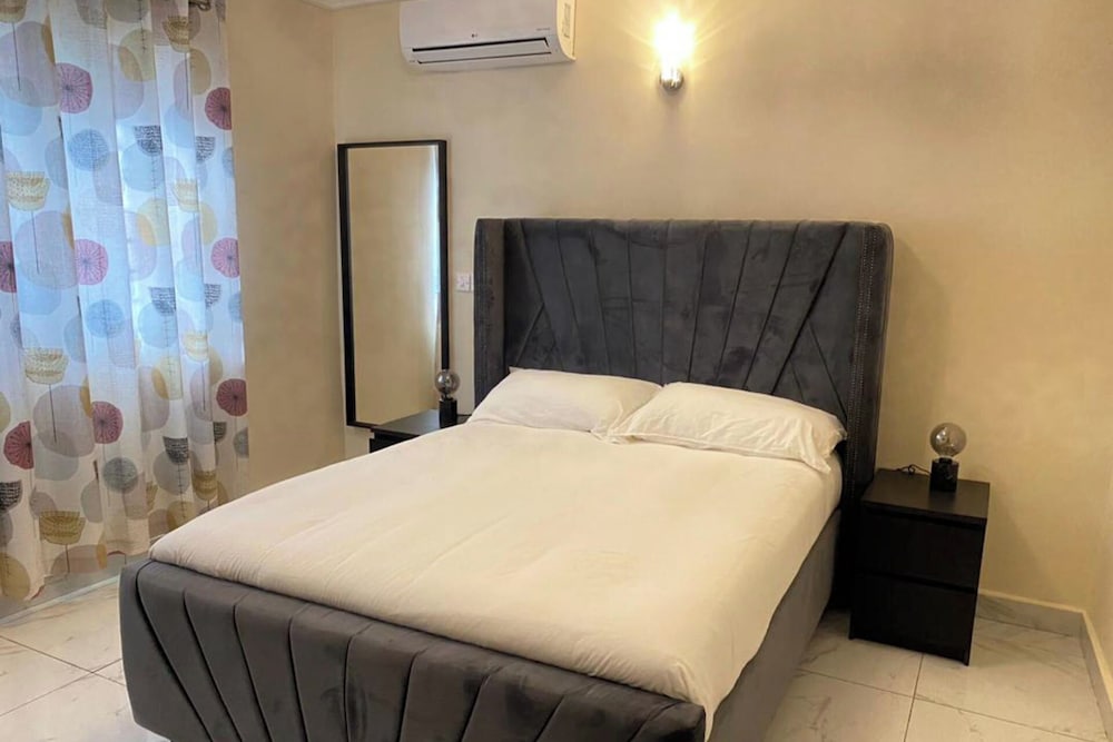 3 Bed Apartment Sleeps 6 Parking Patio Wifi — Freetown — photo 4