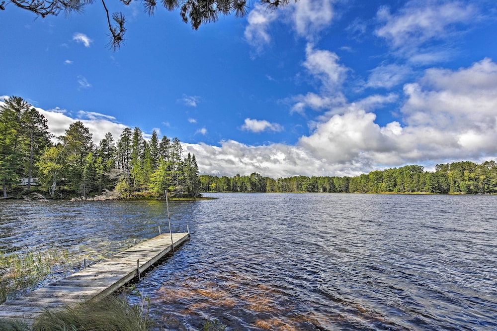 Lakefront Family Getaway With Private Deck And Dock — Rhinelander