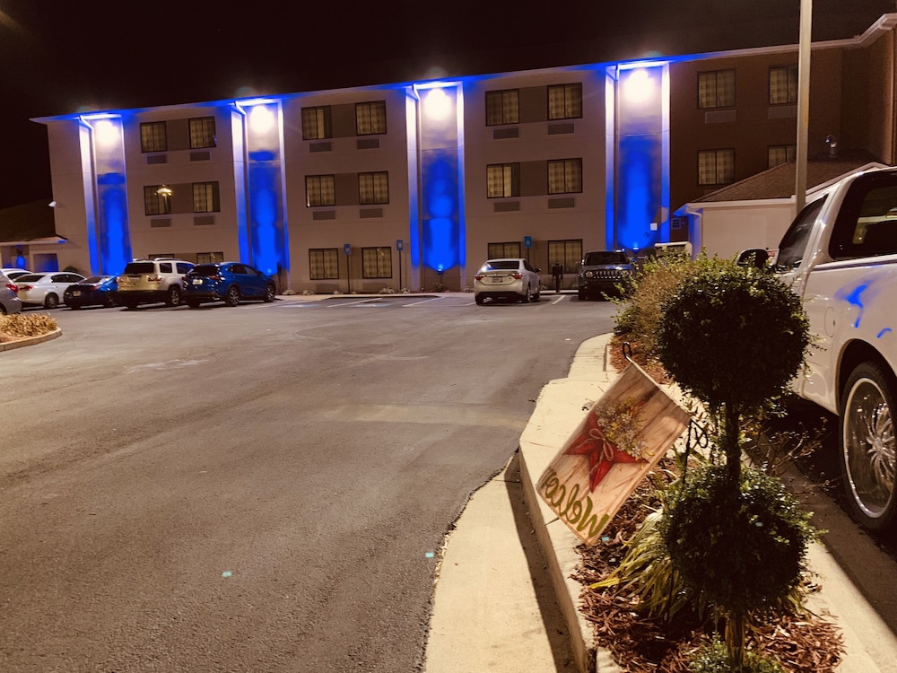 Days Inn by Wyndham McDonough - photo 71