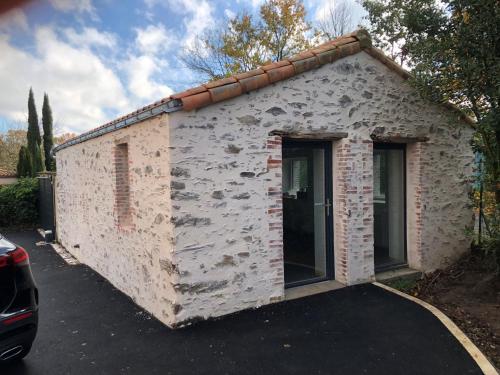 Studio quartier calme - carbon neutral hotel in La Roche-Sur-Yon