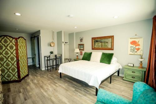 The Blue Buffalo Motel - photo 38