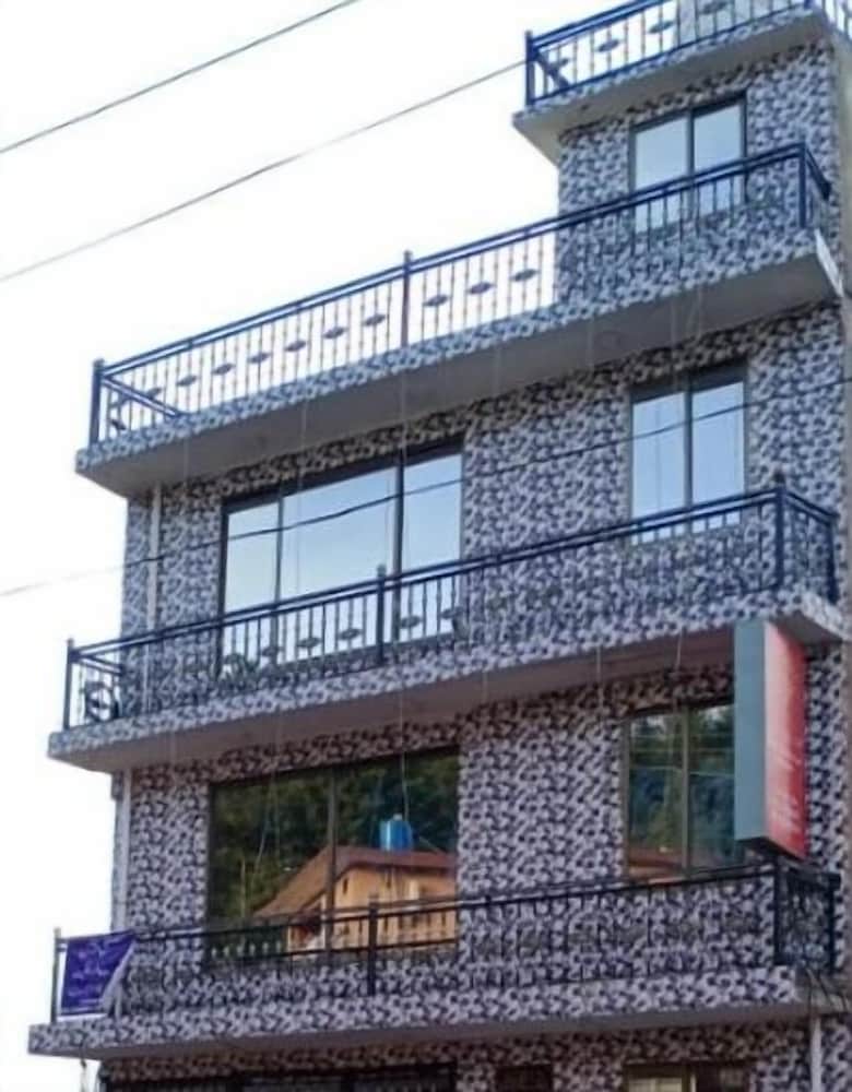 Mustafa's Palace - carbon neutral hotel in Murree