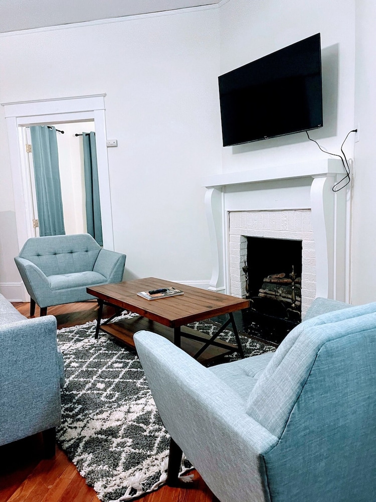 Walk to Duke Campus 3 Bedroom in Trinity Park — 4-Star Luxury Hotel in Durham, United States