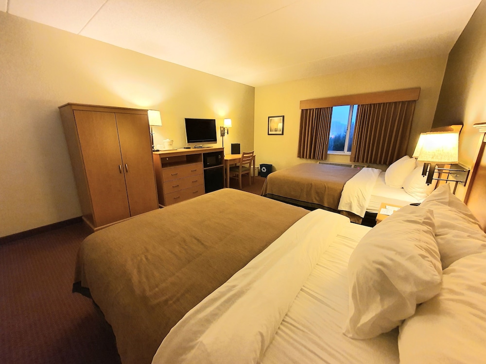 AmeriVu Inn & Suites Waconia - photo 23