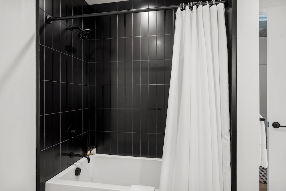 Austin Condo Hotel - photo 770