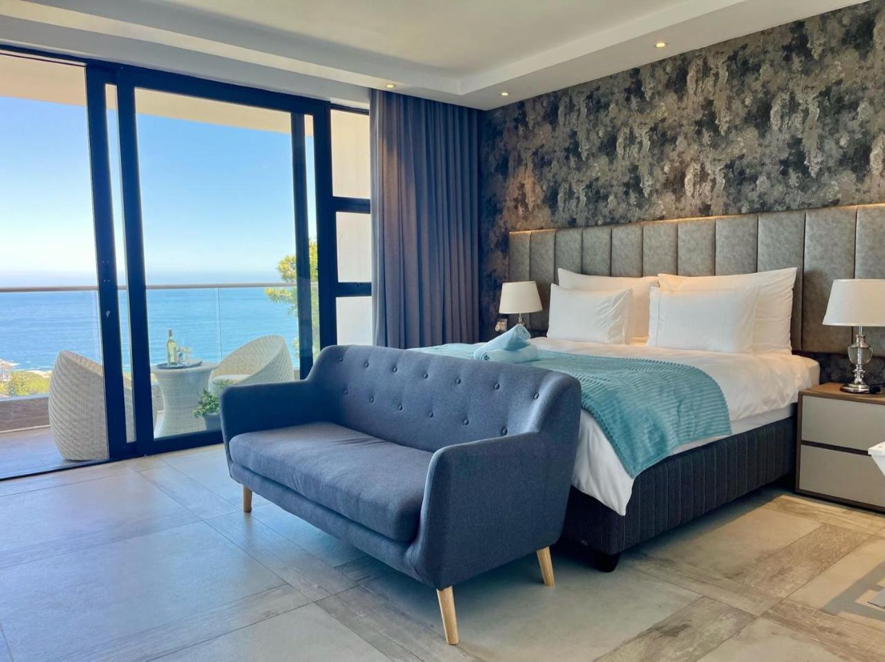 Mountain and Ocean - last minute hotel in Cape Town