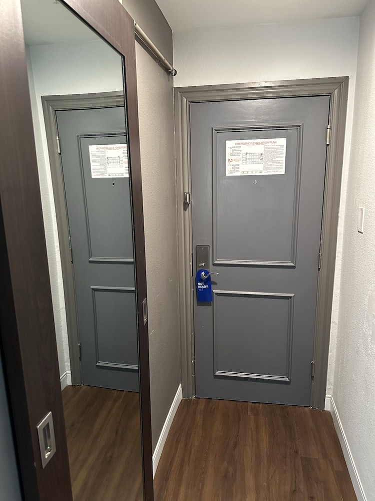 Holiday Inn Express Dallas Downtown - photo 13