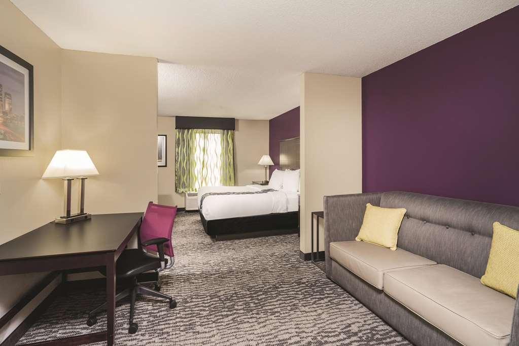 La Quinta Inn & Suites by Wyndham Louisville East - photo 11