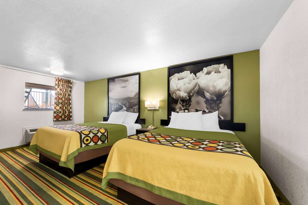 Super 8 by Wyndham Pleasanton - photo 17