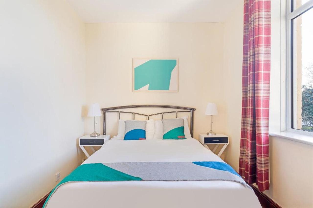 OYO The Green Man Pub and Hotel - carbon neutral hotel in Wembley