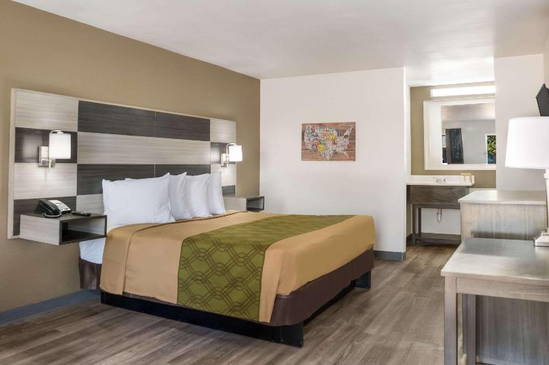 Econo Lodge - photo 43