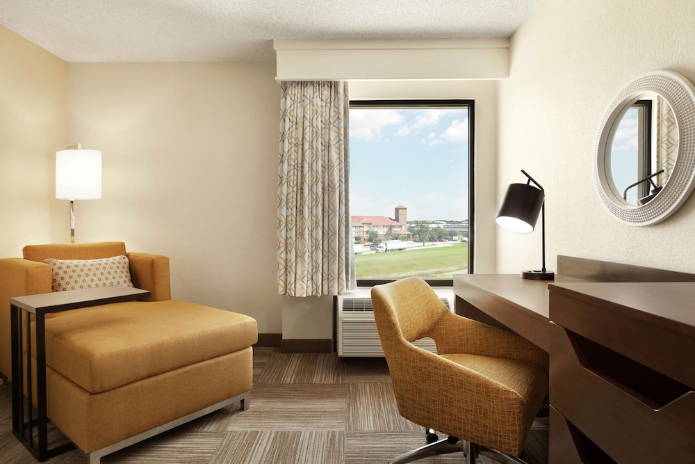 Hampton Inn Houston Hobby Airport - photo 22