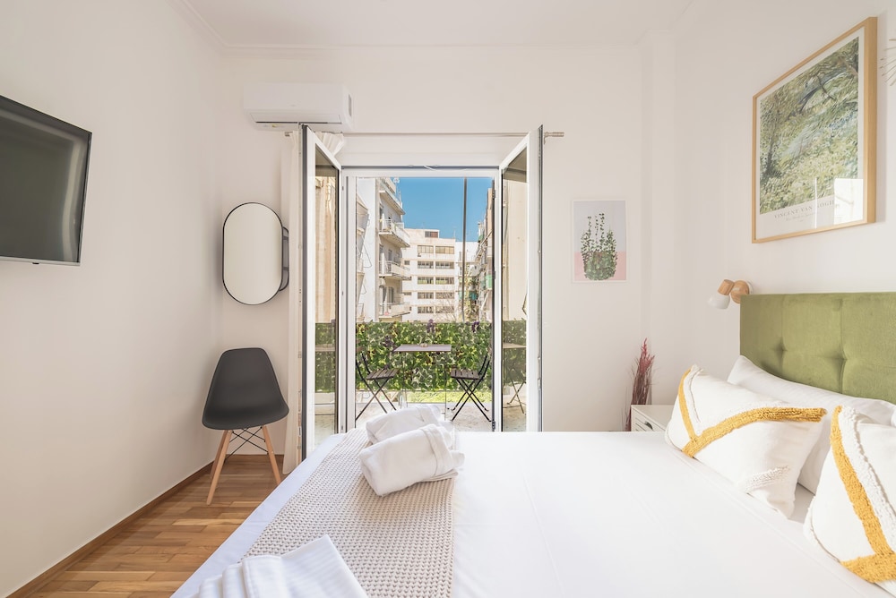 The Business Suite by Cloudkeys — 4-Star Luxury Hotel in Athens, Greece