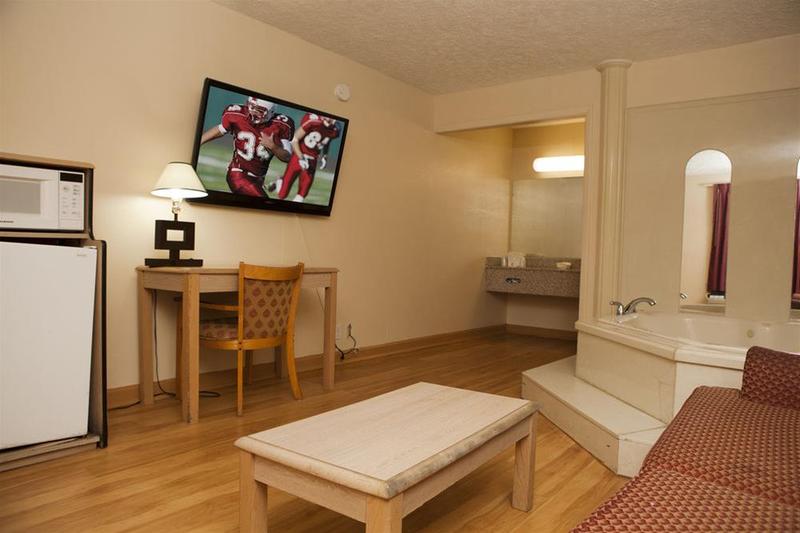 Red Roof Inn & Suites Jackson TN - photo 10