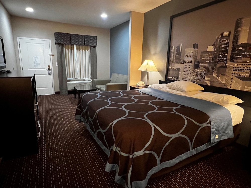 Super 8 by Wyndham Center - photo 26