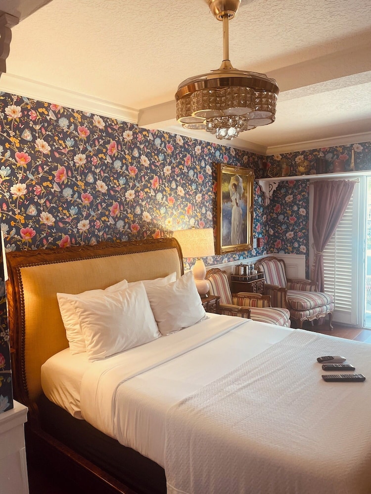 Casablanca Inn on the Bay - photo 35
