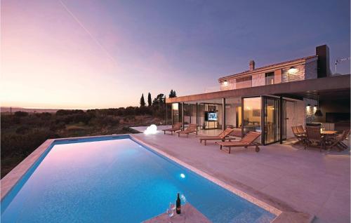 Cozy Home In Donje Polje With Wifi — 5-Star Luxury Hotel in Sibenik, Croatia