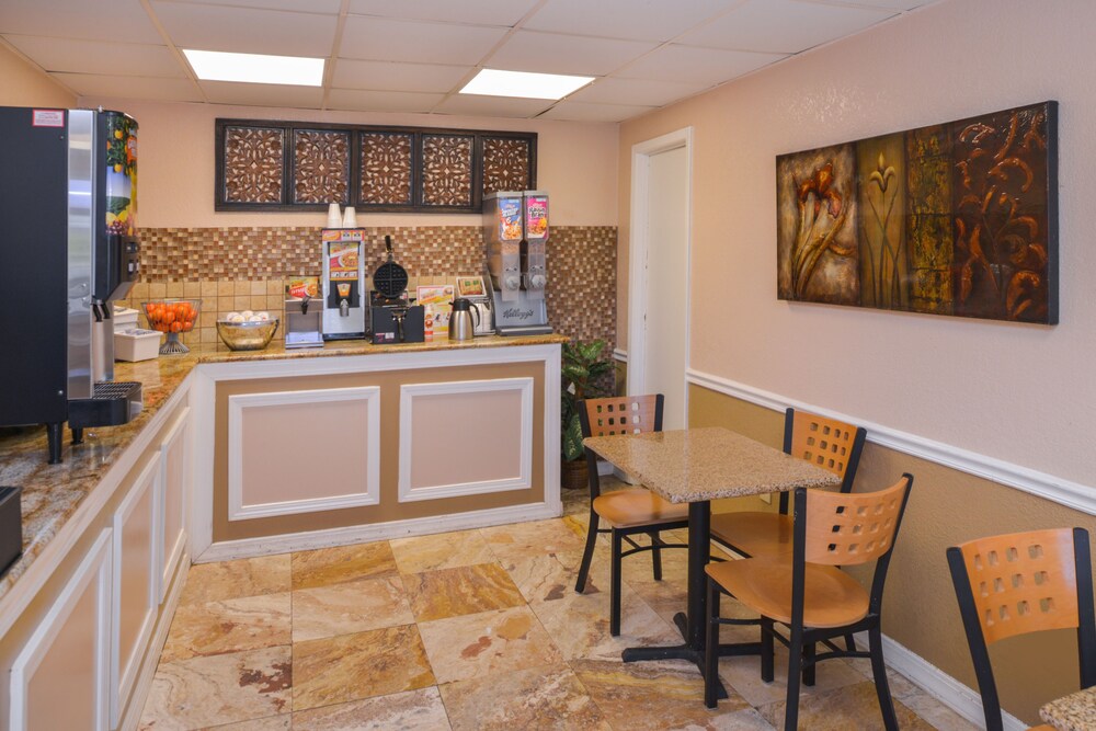 Super 8 by Wyndham Little Rock North Airport - photo 25