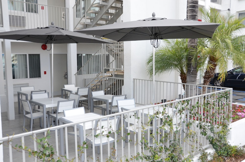 Pasadena Rose & Crown Hotel - photo 80