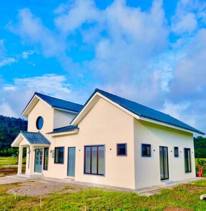 Villa Kamila — 4-Star Luxury Hotel in Mersing, Malaysia