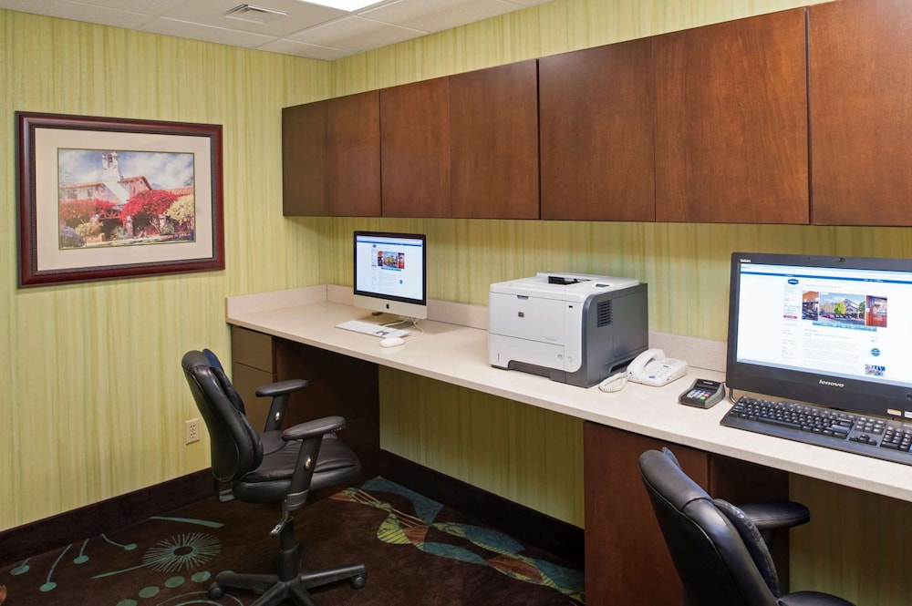Hampton Inn and Suites Kokomo - photo 44