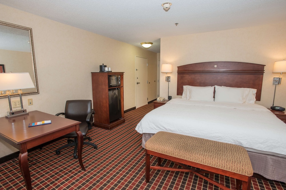 Hampton Inn & Suites Dayton Airport - photo 13