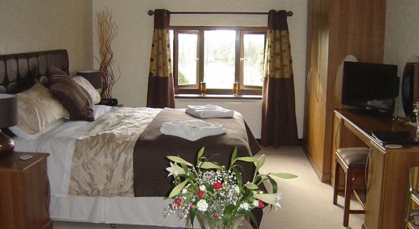Loe Lodge — 5-Star Luxury Hotel in Bury, United Kingdom