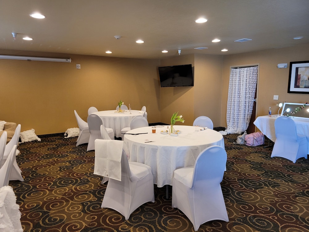 Cobblestone Inn & Suites Schuyler - photo 50