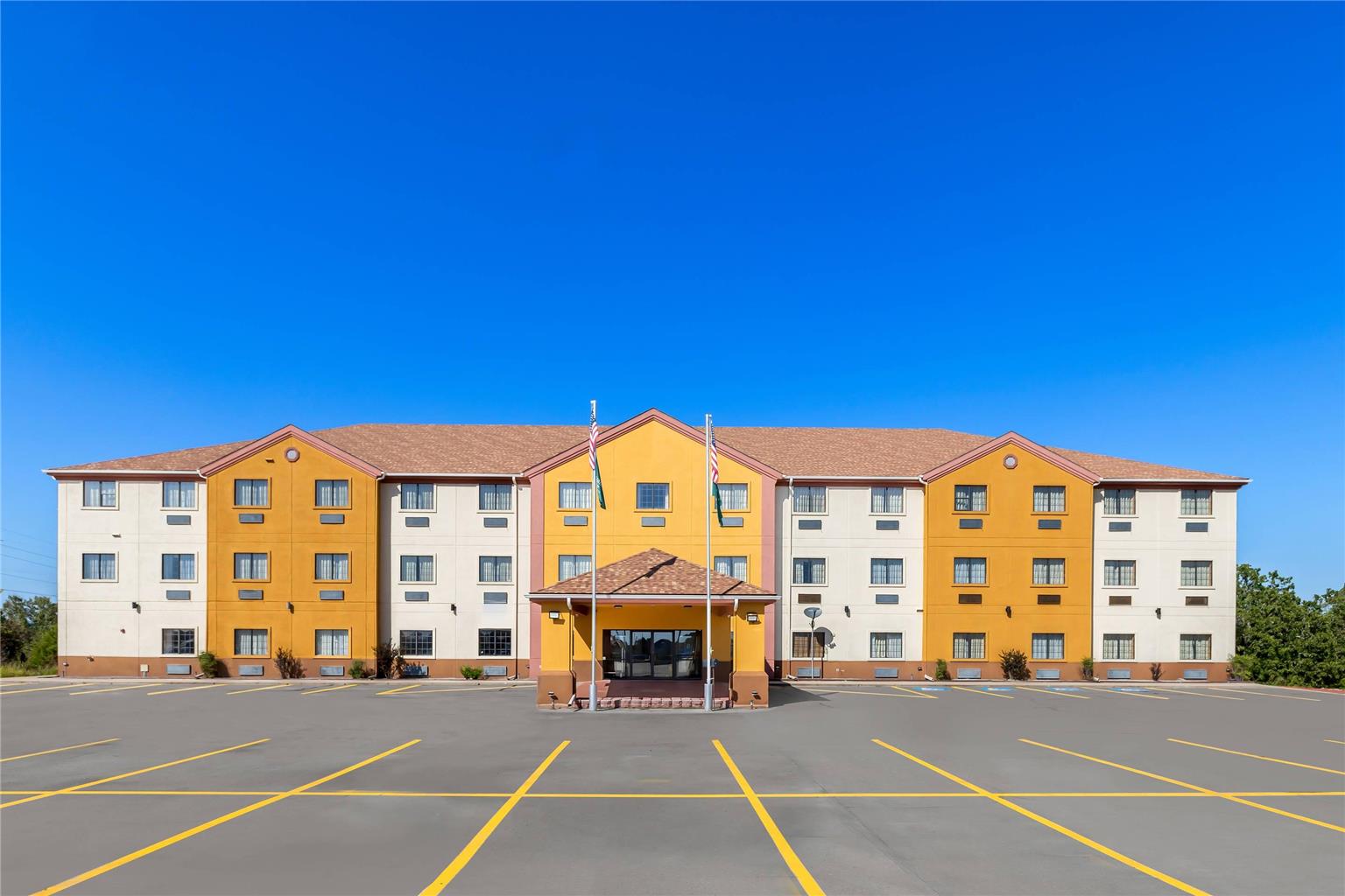 Quality Inn & Suites McAlester on Hwy 69 - photo 3