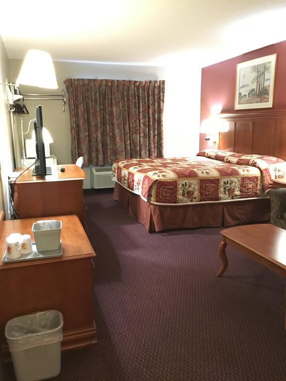 Becker Inn & Suites - photo 4
