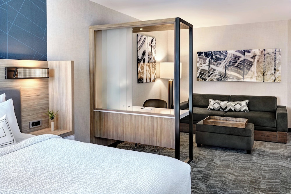 SpringHill Suites by Marriott Cleveland Independence - carbon neutral hotel in Independence