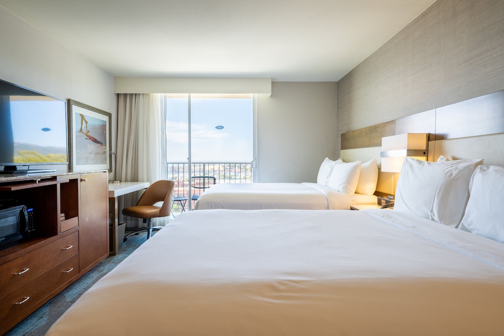 Crowne Plaza Ventura Beach by IHG - photo 26