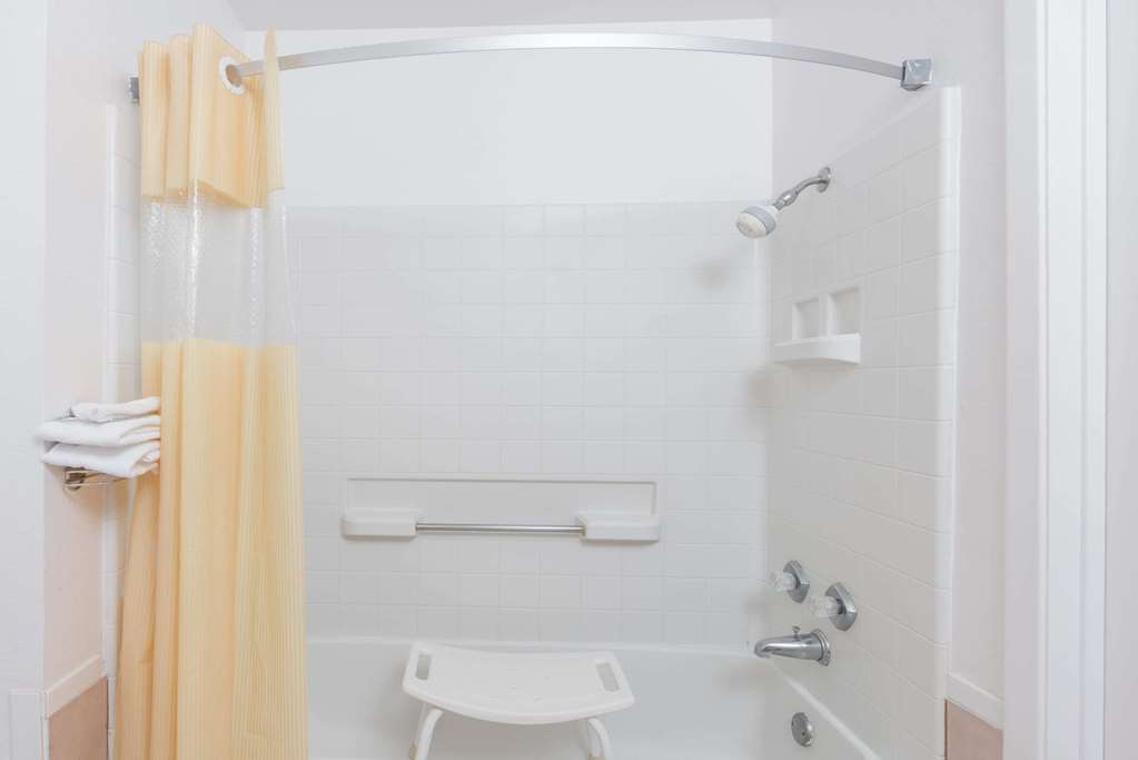 Days Inn by Wyndham Waco Near Downtown University - photo 17