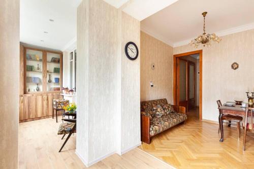 Cozy Apart W AC & free parking in the Town Center