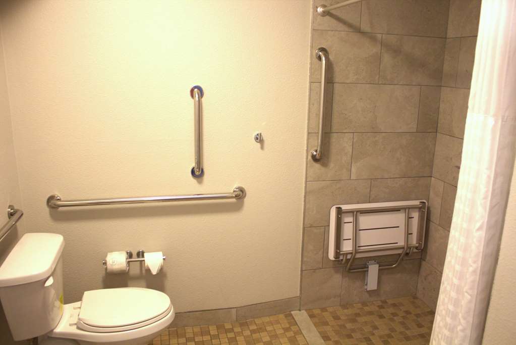 Clarion Pointe Statesville - photo 12